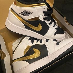 Air Jordan Mid